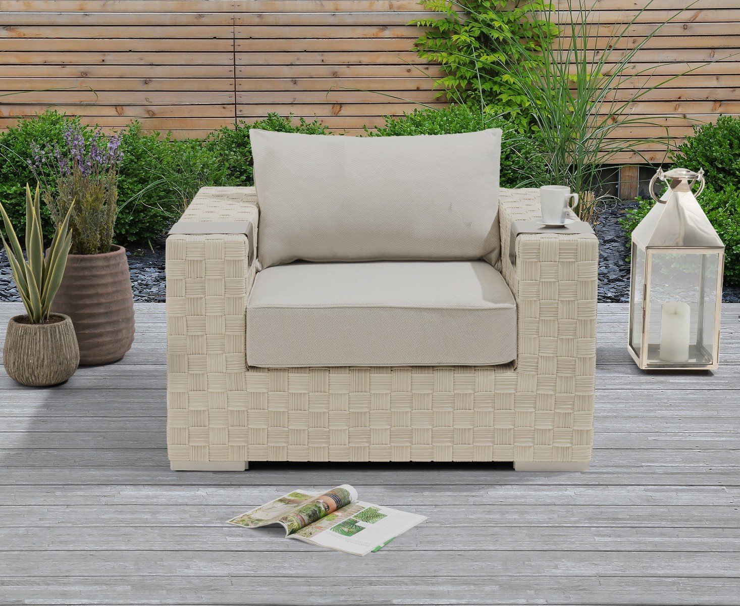 An image of Cardinal Ivory and Cream Rattan Wicker Garden Chair
