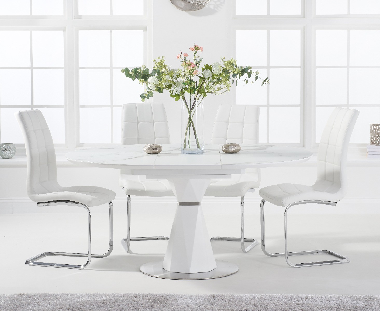 White extendable outlet dining table round