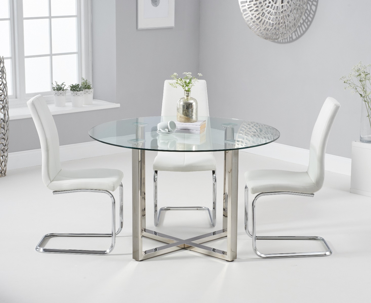 Photo 1 of Vaso 120cm round glass dining table with 4 grey gianni dining chairs