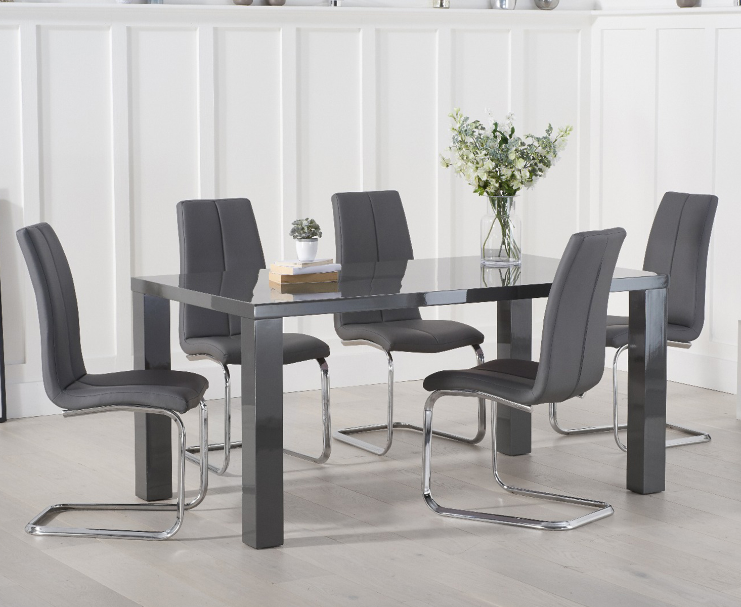 Seattle 160cm Dark Grey High Gloss Dining Table With 4 Grey Gianni Chairs