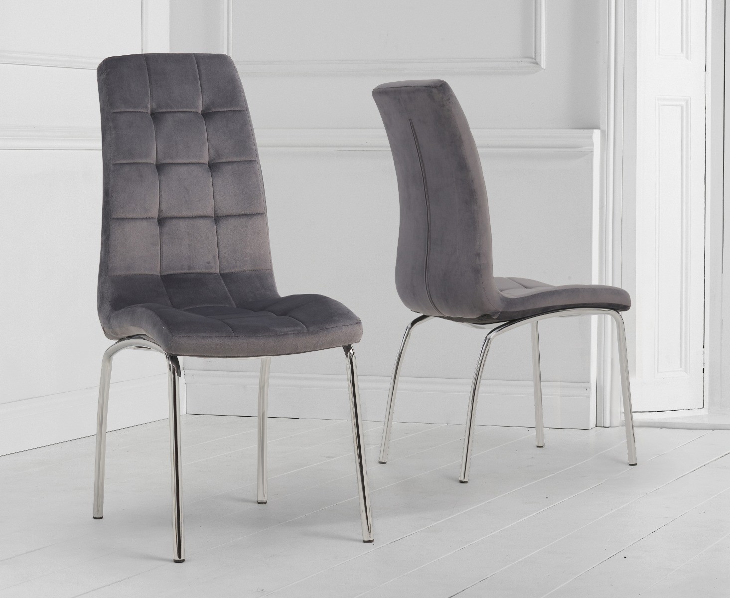 Photo 4 of Atlanta 120cm dark grey high gloss table with 4 grey enzo velvet chairs