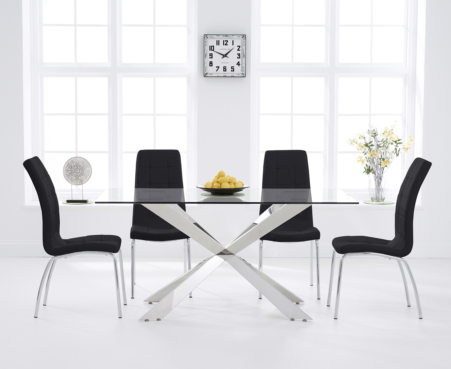 Photo 1 of Juniper 160cm glass dining table with 4 red enzo chairs